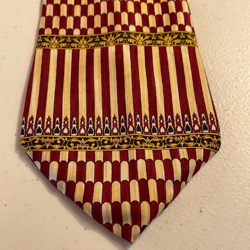 Metropolitan Museum of Art 💯 Silk Handmade Tie Red/Gold